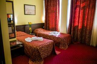 Отель Hotel Kabile Ямбол Двухместный номер с 2 отдельными кроватями-2
